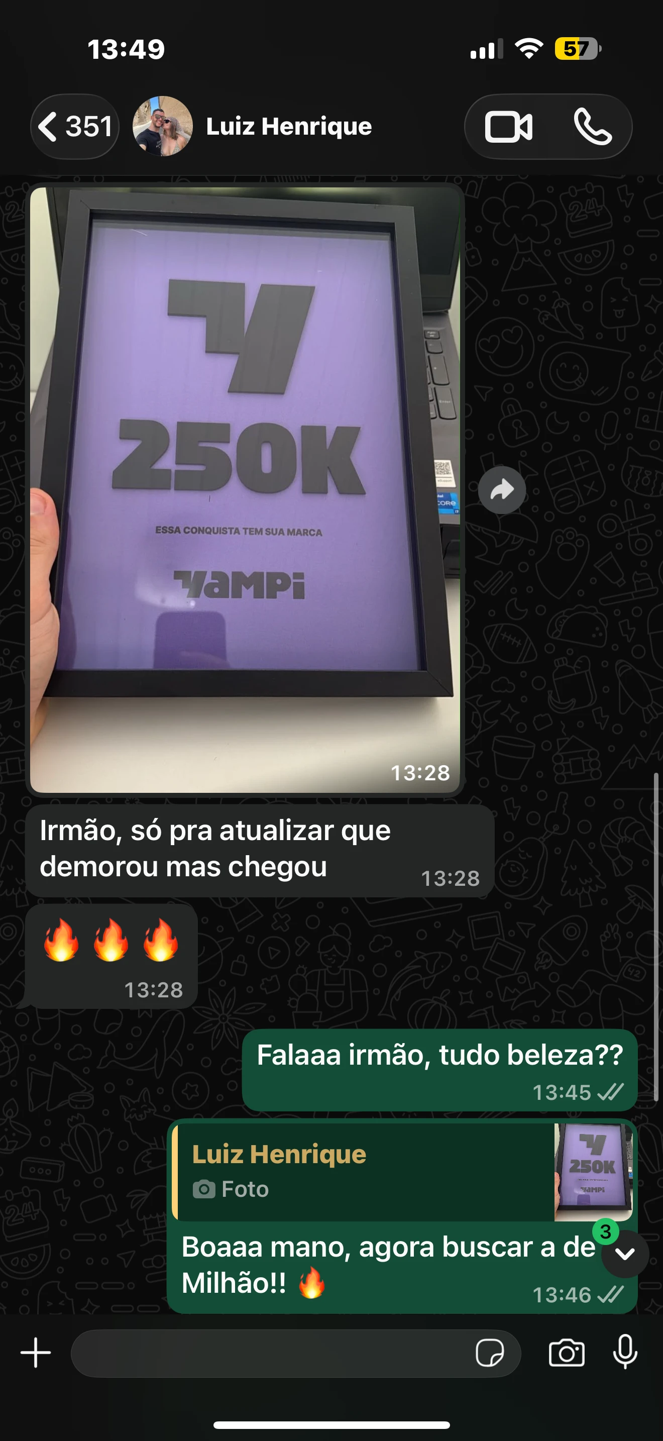 Conversa no WhatsApp com aluno exibindo a placa de 250 mil da Yampi